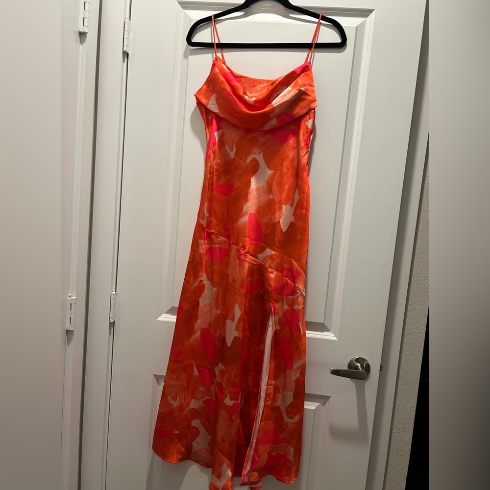 Selfie Leslie Well Versed Pleated Bust Front Split Flora Orange - Picture 3 of 6